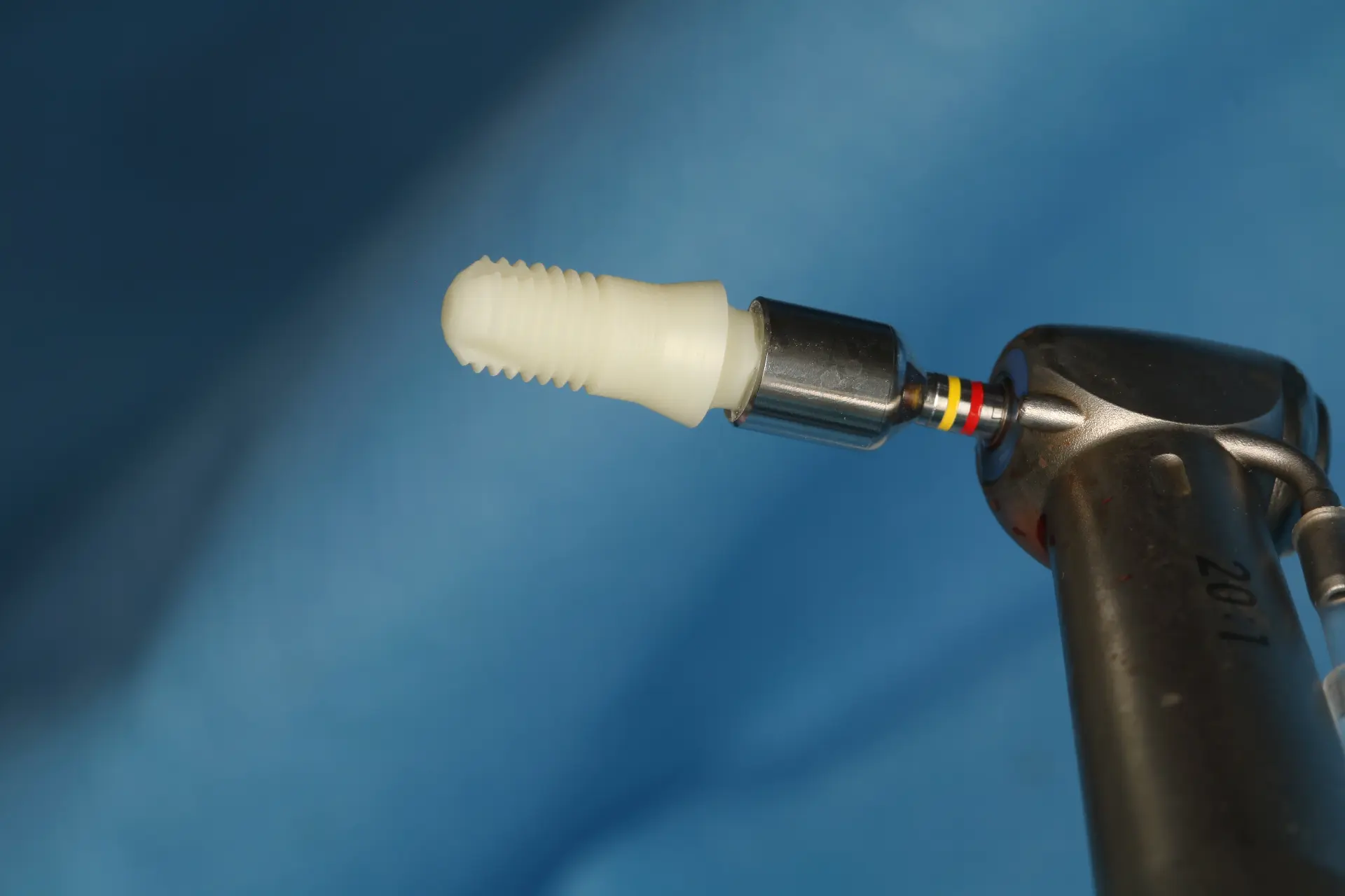 Implant céramique en zircone
